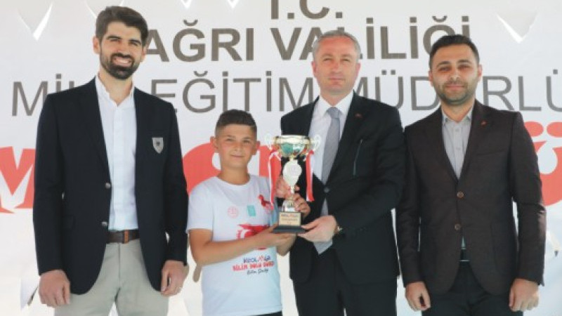 Ağrı’da 35 bin 245 kişinin ziyaret ettiği ‘Bilim Dolu Günler Bilim Şenliği’ ödül töreni düzenlendi