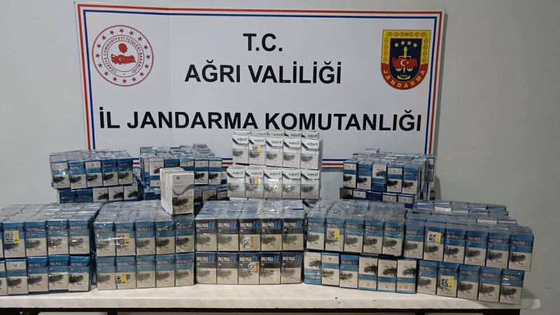 Ağrı'da kaçak sigara, çay ve cep telefonu ele geçirildi