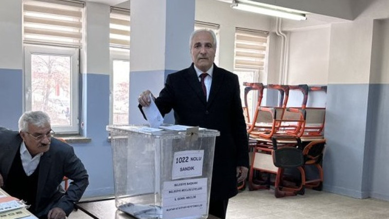 Eleşkirt Halkı Hizmete Oy Verdi, Ramazan Yakut Fark Attı