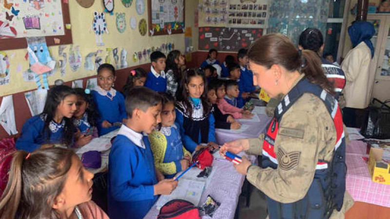 Ağrı’da jandarmadan öğrencilere “mahremiyet” eğitimi