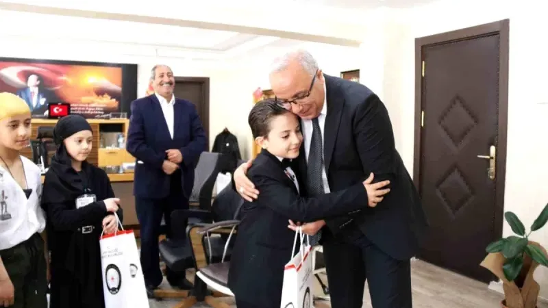 İl Emniyet Müdürü, Selahaddin Eyyubi İlkokulu'ndan Öğretmen ve Öğrencileri Kabul Etti