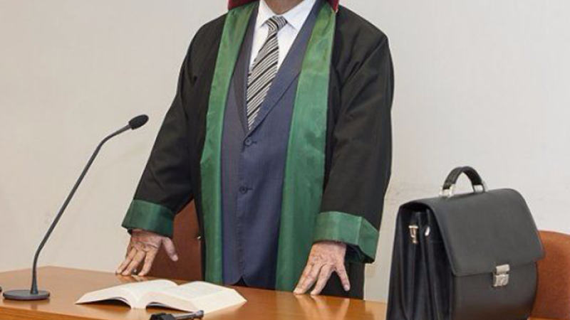 EMNİYET AMİRİ AVUKATIN BOĞAZINI SIKTI