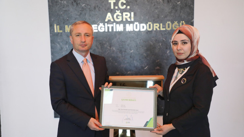 Ağrı Erol Parlak Güzel Sanatlar Lisesi'ne Sıfır Atık Beratı