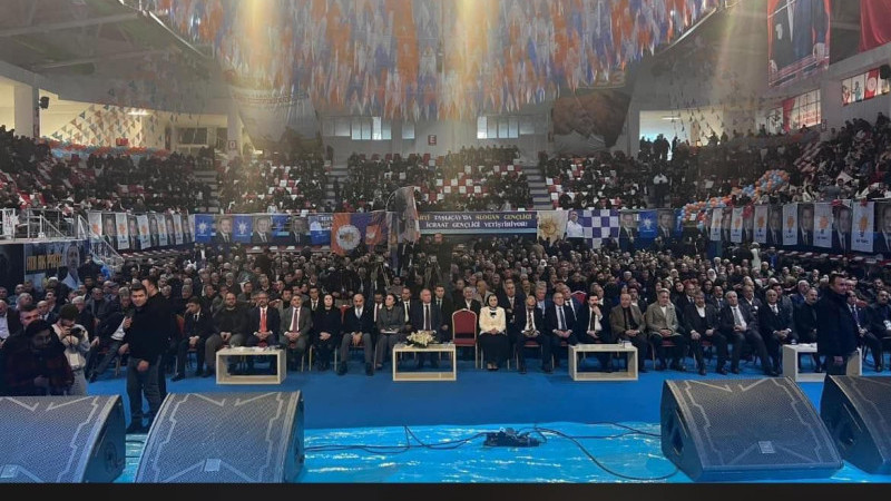 AK PARTİ KONGRESİ GÖVDE GÖSTERİSİNE DÖNÜŞTÜ