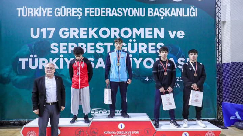 Ağrılı güreşçi Hamza Yerlikaya Türkiye Şampiyonu oldu