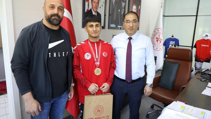 İl Müdürü Çelebi, Şampiyon Sporcuyu Tebrik Etti