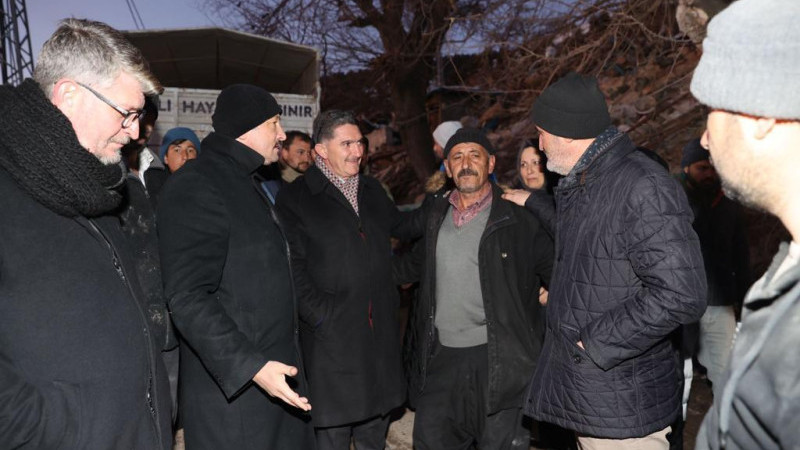 Ekrem Çelebi ve Hamza Dağ, Kahraman Maraş’ta Depremzedeleri Ziyaret Ediyor
