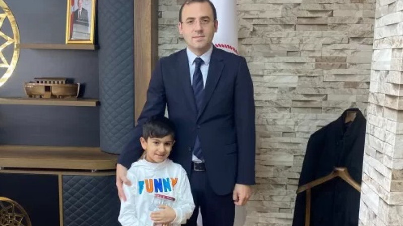 UDER Gönüllüsü Kumbarasını Depreme Bağışladı