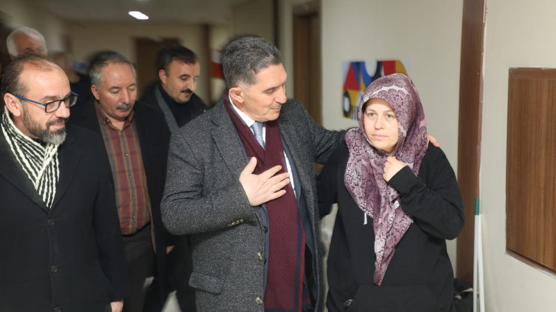 Ekrem Çelebi Ağrı'da ki Depremzedeleri Ziyaret Etti, Dualar Okundu