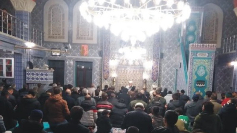Doğubayazıt ilçesinde depremde hayatını kaybeden vatandaşlar için mevlit okutuldu.