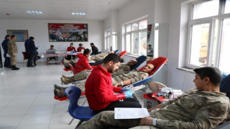 Ağrı Jandarmasından Kızılay'a kan desteği