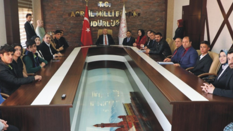Ağrı Milli Eğitim Müdürü Kökrek, başarılı TÜBİTAK öğrencilerini ödüllendirdi