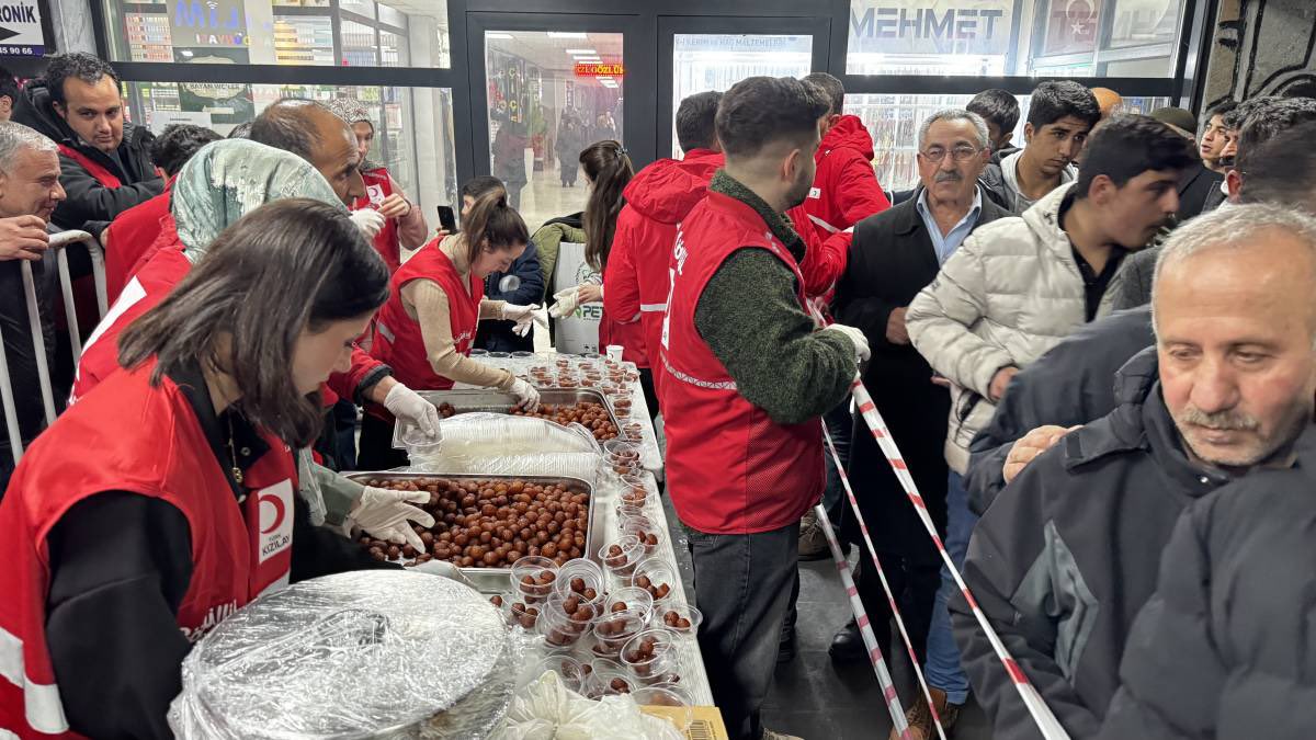 Ağrı’da Kızılay’dan Kadir Gecesi’nde 5 Bin Kişilik Lokma İkramı